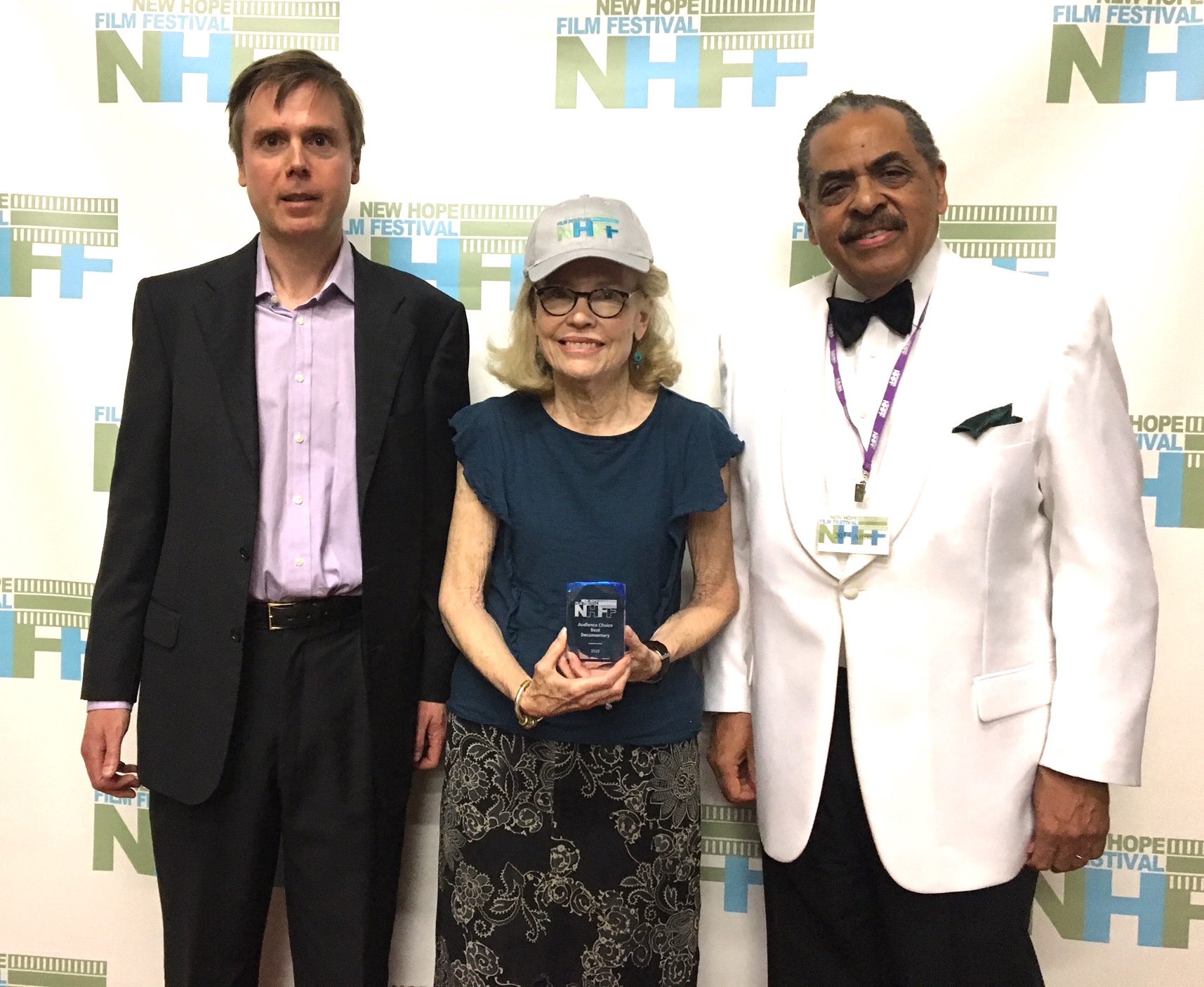 Doug Whipple awards Janet Gardner &amp; Dick Nurse the NHFF&#039;s Audience Choice Award for Best Documentary